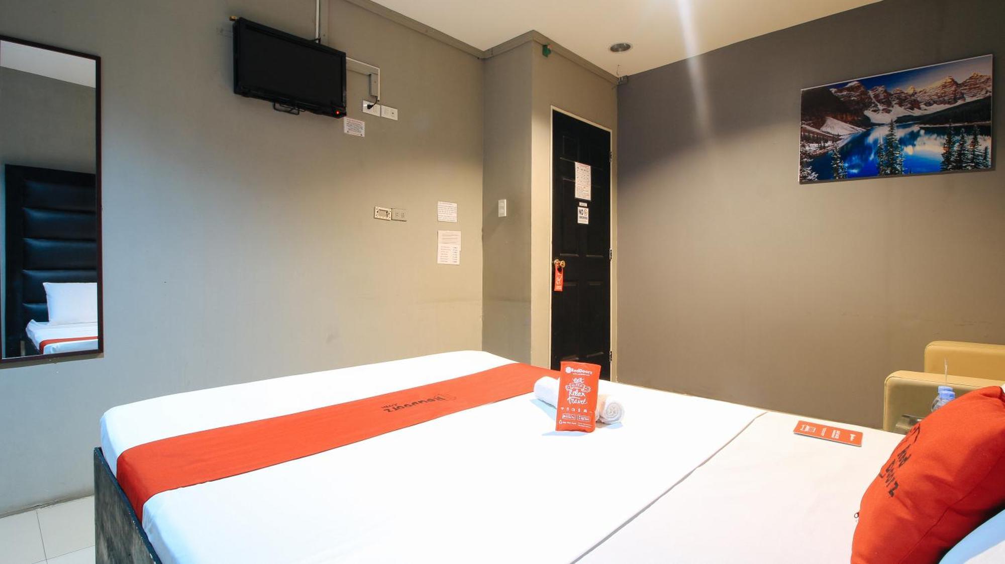 Reddoorz @ P Florentino Street Sampaloc Manila Ngoại thất bức ảnh