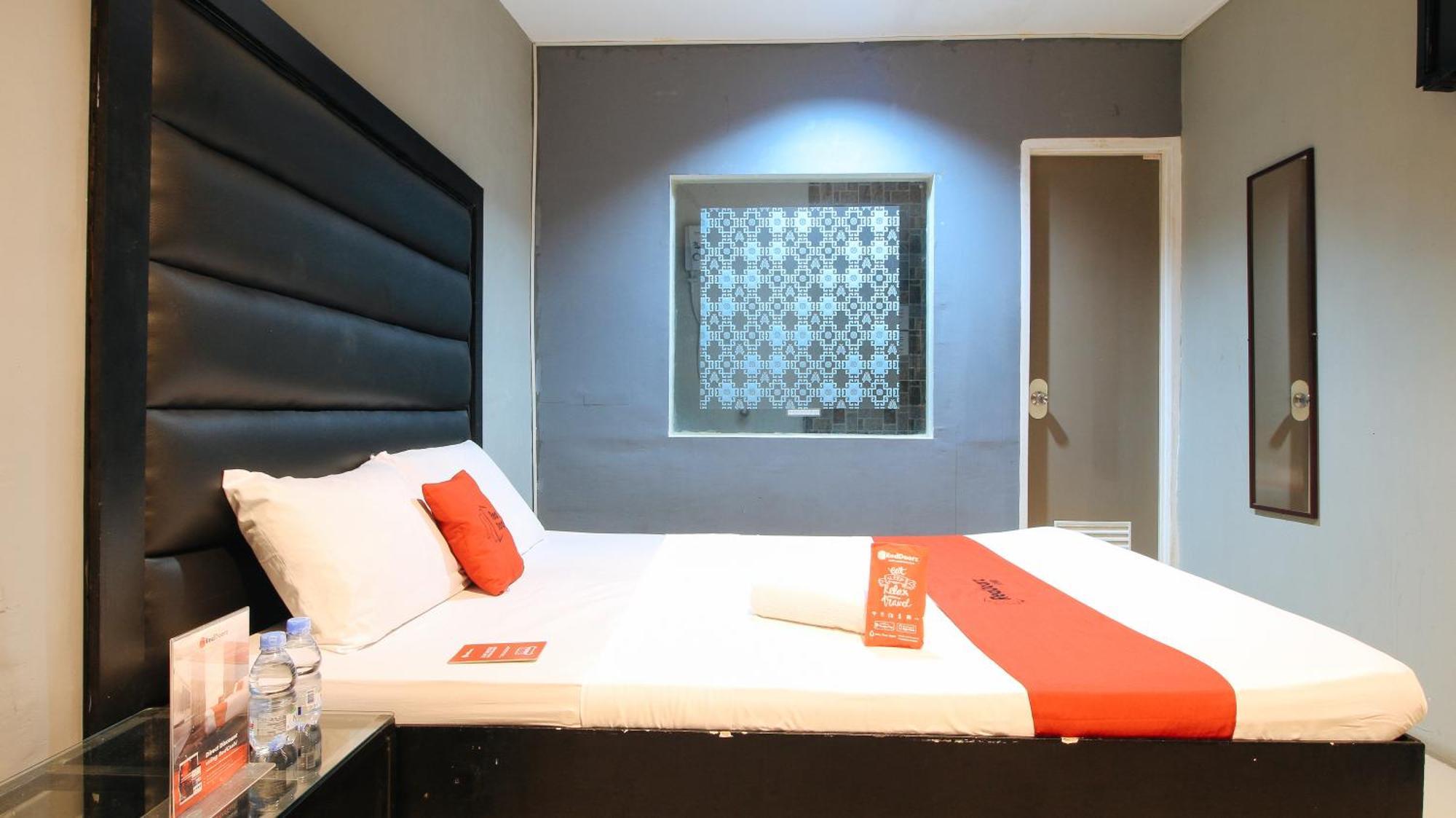 Reddoorz @ P Florentino Street Sampaloc Manila Ngoại thất bức ảnh