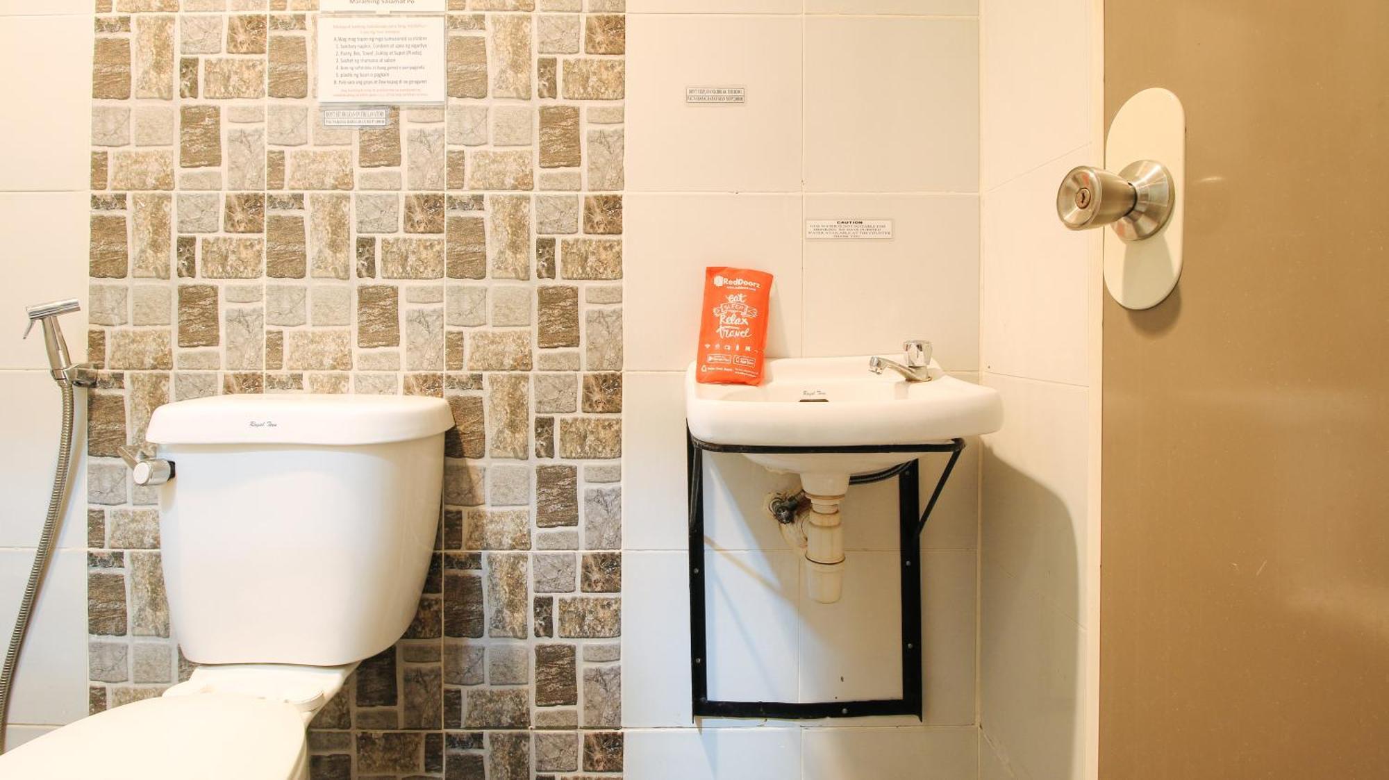 Reddoorz @ P Florentino Street Sampaloc Manila Ngoại thất bức ảnh