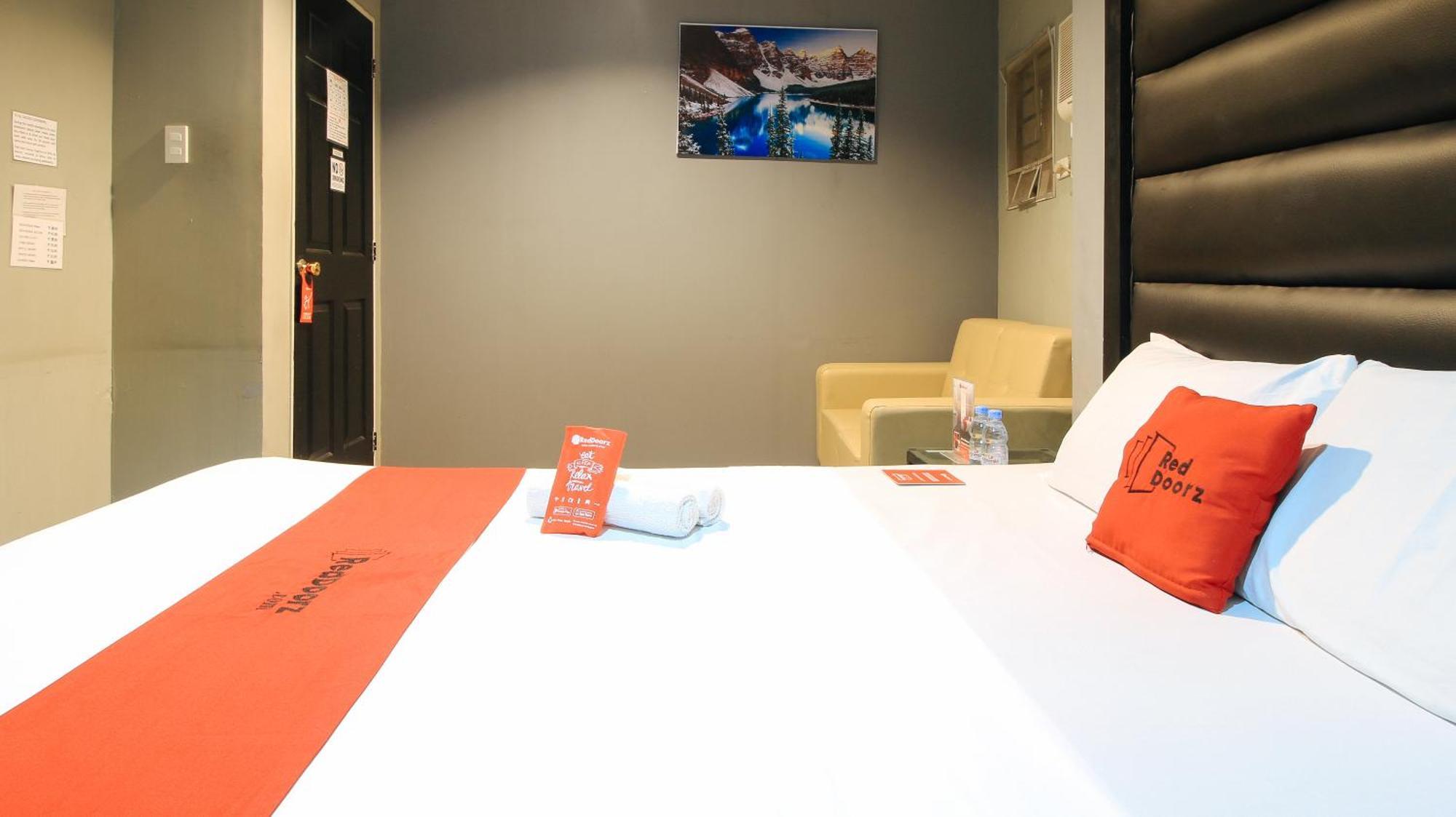 Reddoorz @ P Florentino Street Sampaloc Manila Ngoại thất bức ảnh