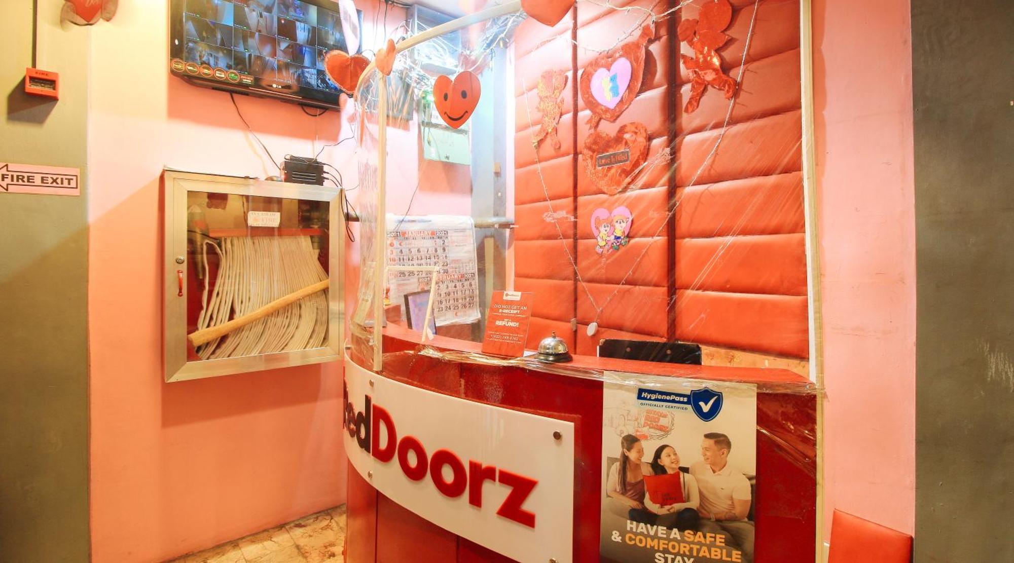 Reddoorz @ P Florentino Street Sampaloc Manila Ngoại thất bức ảnh